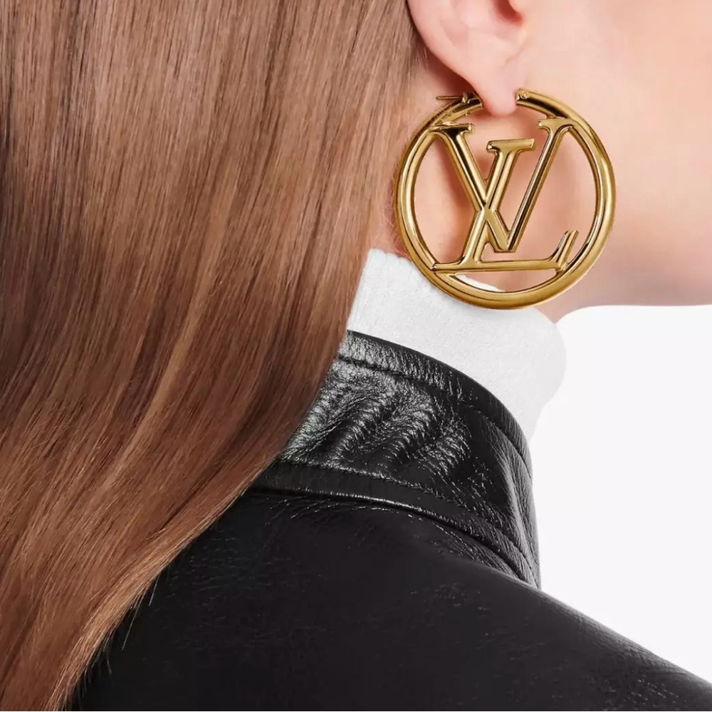 Louise Vuitton Beautiful GM LV Logo Hoops.Pre-Owned.  Gold Finish 1.97 in x 5 cm